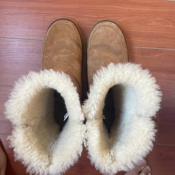RARE Limited Edition UGGS - Picture 2 of 6